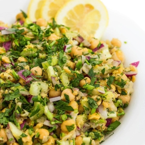 Smashed chickpea salad with dill
