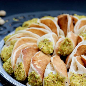 Qatayef (Levantine Sweet Filled Semolina Pancakes)