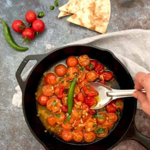 QALAYET BANDOURA (TOMATOES IN A PAN)