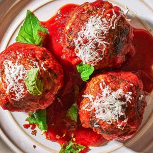 Polpette In Sugo (Italian Meatballs In Tomato Sauce)