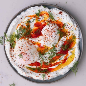 Chilbir (Turkish Poached Eggs with Garlic Yogurt