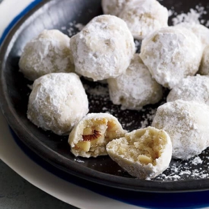 Buttery Bliss: Vanilla Walnut Snowball Cookies