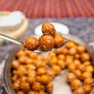 Golden Honey Luqaimat: Irresistible Bite-sized Delights