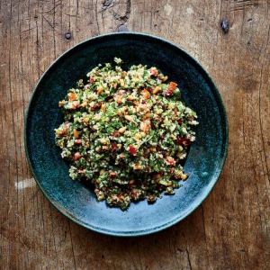 Middle Eastern Delight: Tabbouleh Bliss with Crunchy Nuts