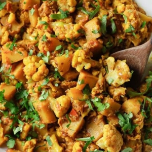 Spiced Delight: Cauliflower and Potato Curry (Aloo Gobi)