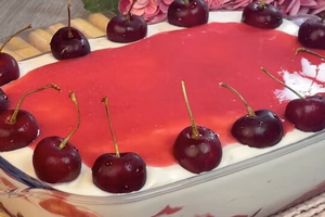 No Oven, No Eggs, All Flavor: 10-Minute Cherry Tiramisu!