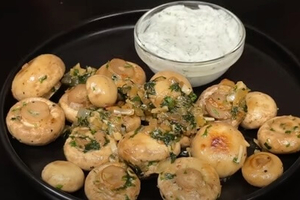 Garlic-Infused Mushroom Delight: A Savory Sensation Beyond Meat!