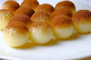 Vanilla Dreams: Whip Up Sweet Milk Balls in a Flash!