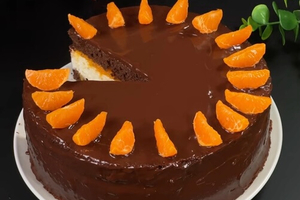 Mandarin Bliss: Indulge in Chocolate Cake Heaven!