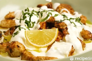 Mediterranean Magic: Lemon Garlic Chicken with Creamy Yogurt Sauce