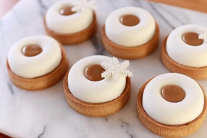 Sweet Symphony: The Ultimate Salted Caramel and Vanilla Mousse Experience.