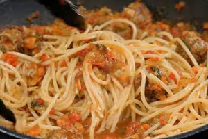 20-Minute Marvel: Spaghetti Bliss with Beef & Cheese!