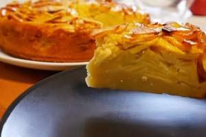 Fast & Fabulous: The 10-Minute Crisp Apple Cake!