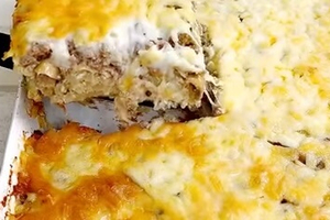 One-Pan Wonder: Cheesy Ground Beef & Cabbage Casserole Delight!