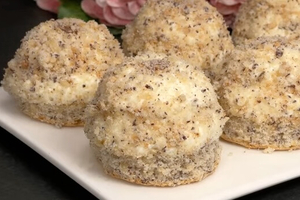 Cocoa-Kissed Hazelnut Cream: A Luxurious Flourless Treat