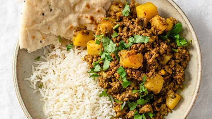 Hearty and Delicious: Ground Beef and Potato Curry
