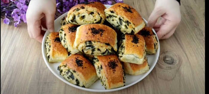 Spinach & Cheese Puffs: Golden Bites of Flavor!