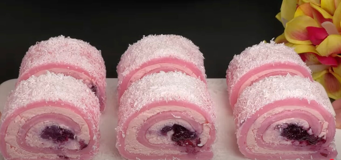 Mix milk and berries! This no-bake dessert is easy to prepare!