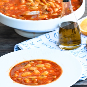 White Beans in Tomato Sauce & Olive Oil (Fasulieh Bayda Bi Zeyt)