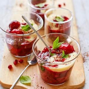 Red berry fruit compote (German rote gruetze)