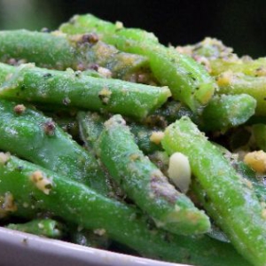 Green Beans with Tahini and Garlic